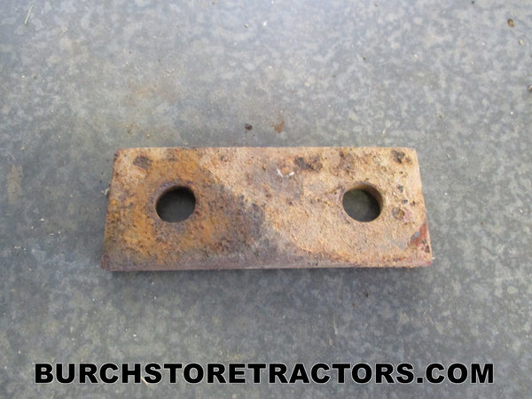 Push Blade Drawbar Filler Plate for IH Farmall Cub Tractors, 651832R1