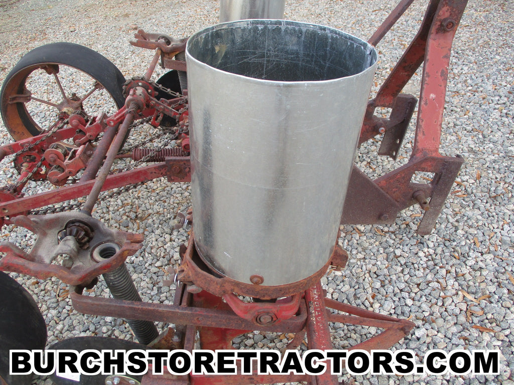 3pt seed planter International Model 251, 3 Point Hitch Corn
