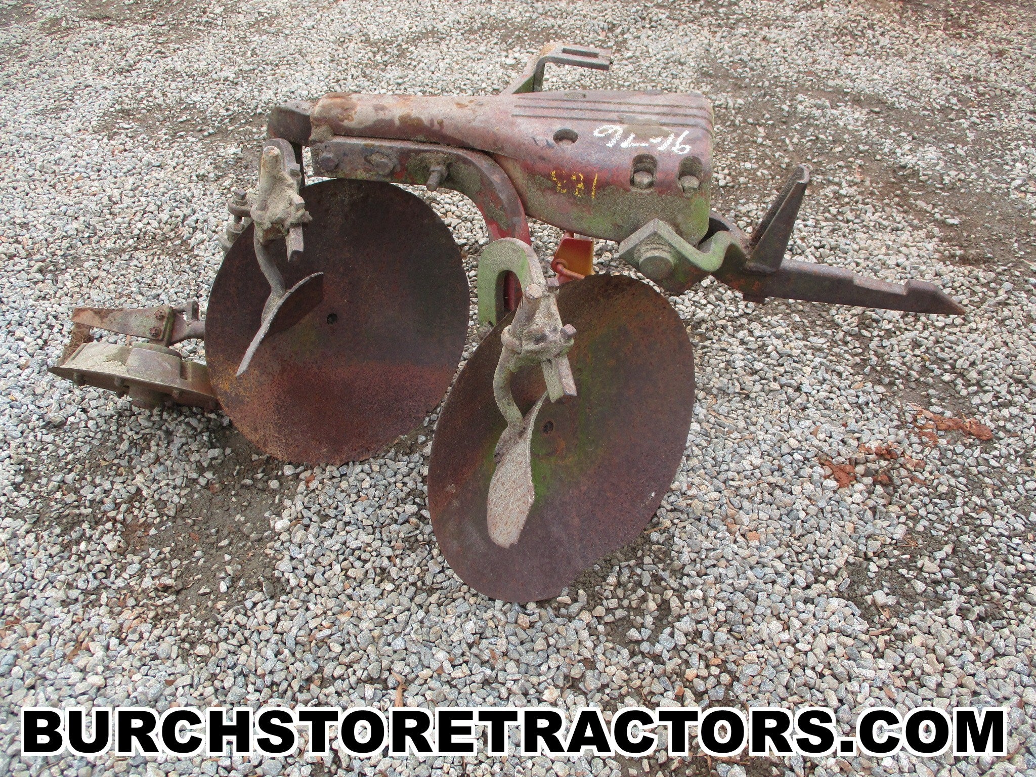 1 Point Fast Hitch Double Disc Turning Plow for Farmall 140, 130, Super A, 100 Tractors