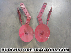 international 184 planter covering disk