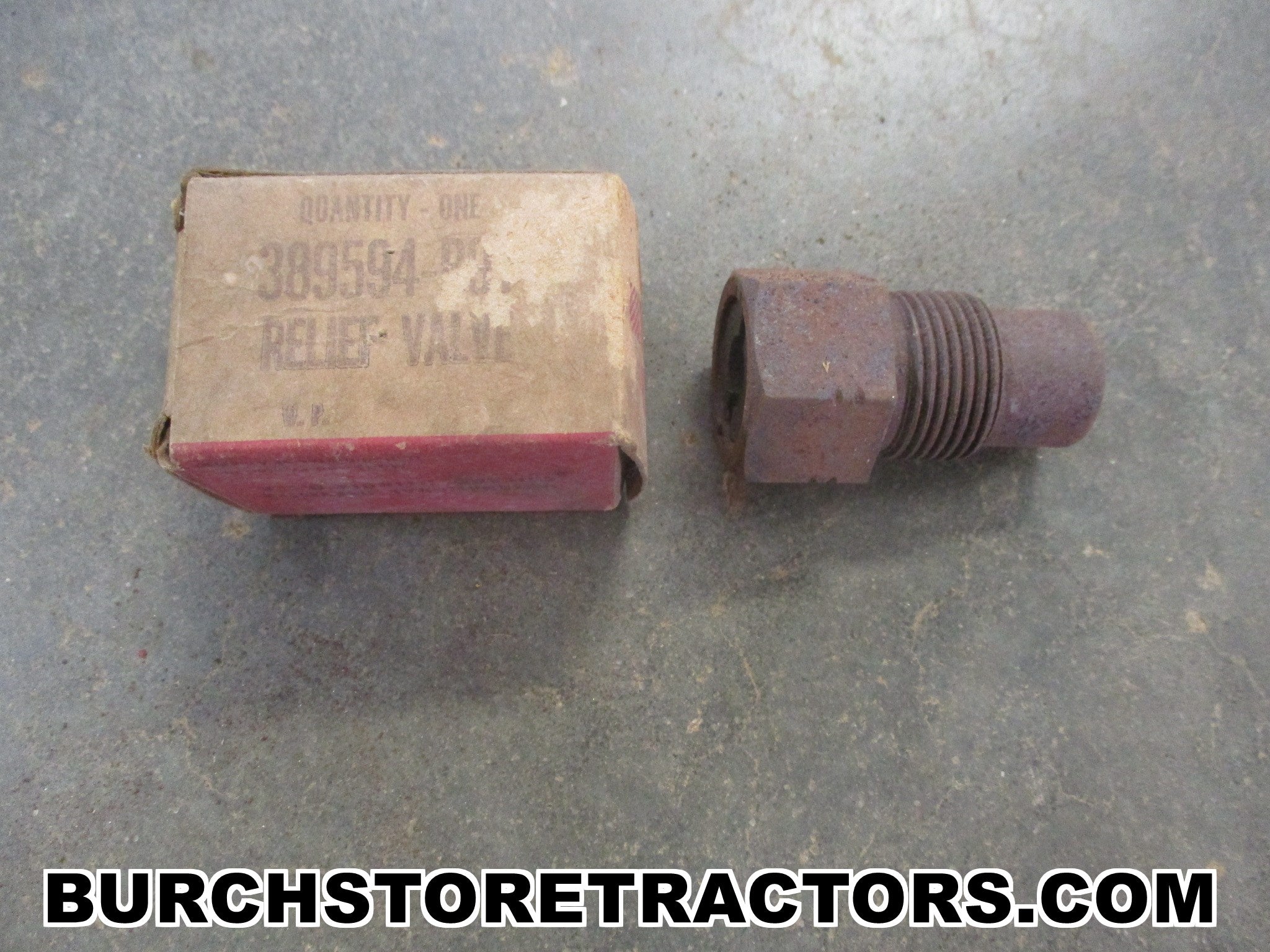 p.tjhia New Old Stock Hydraulic Valve for IH 504, 656, 666 Tractors