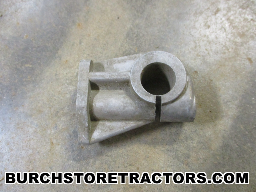 New Old Stock Engine Rocker Arm Support for Oliver 1550, 1555, 1650, 1 ...