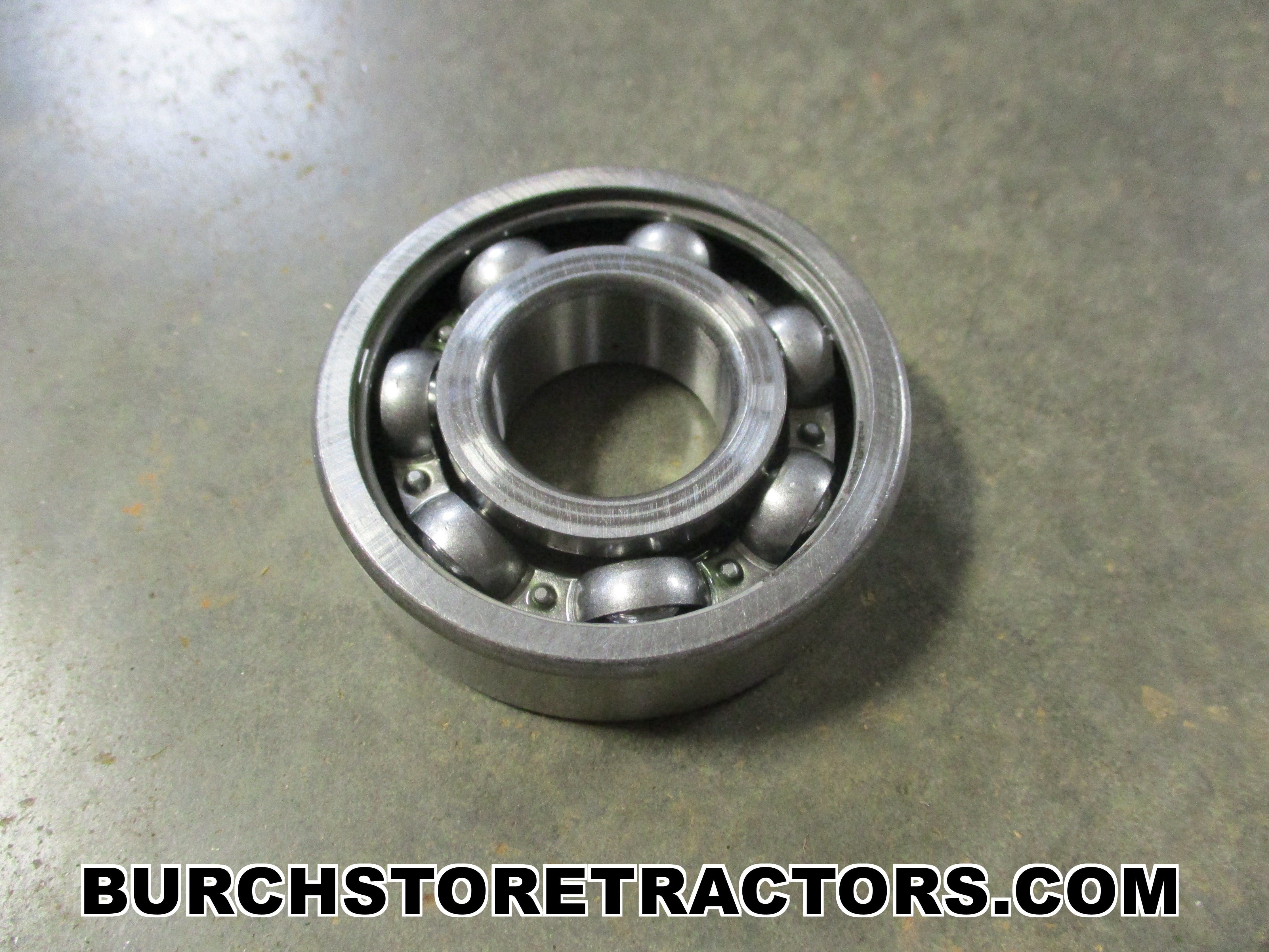 RT- 10631様 New Steering Sector Shaft Bearing for Farmall 140, 130